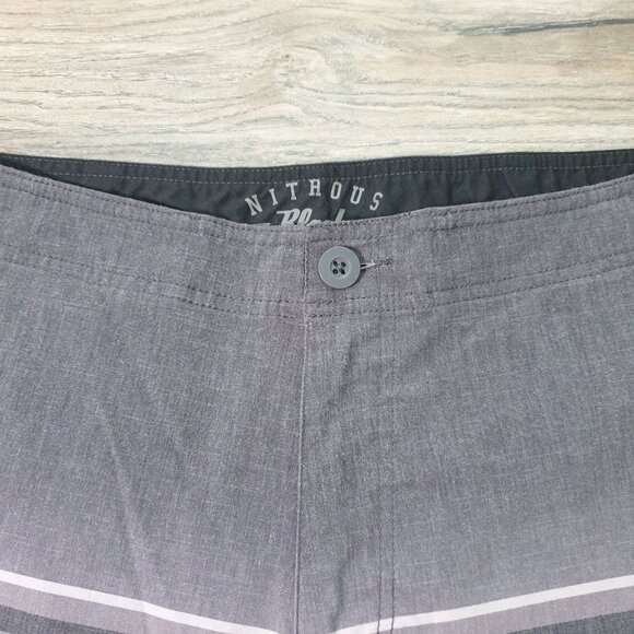 Nitrous Black Striped Men Casual Shorts Size 30 Gray With Green White Stripes - Picture 3 of 6